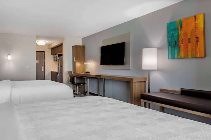 Room 9 of 28